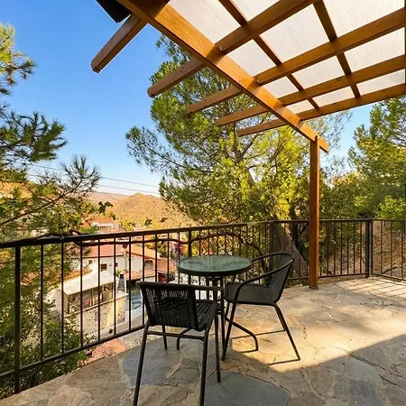 Tiny House - Hillside Garden Trail * Dierona