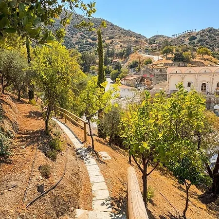 Tiny House - Hillside Garden Trail Hébergement de vacances Dierona