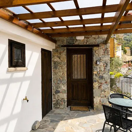 Tiny House - Hillside Garden Trail Dierona