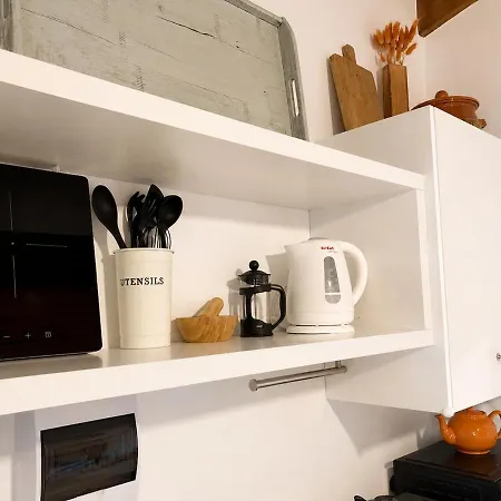 Tiny House - Hillside Garden Trail * Dierona